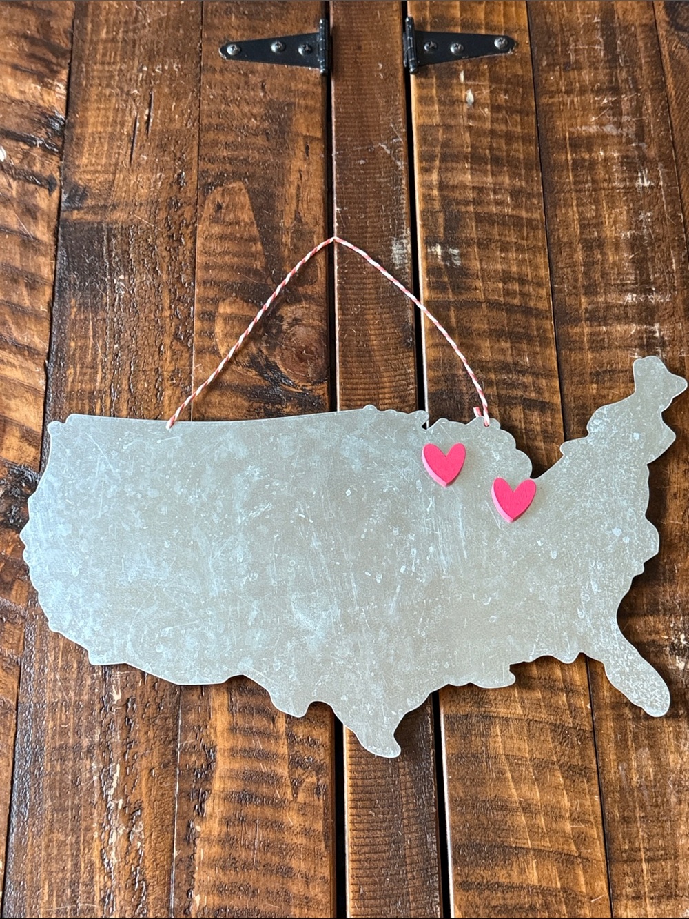 Metal USA Map Wall Decor w/ 2 Magnetic Pink Hearts Rustic Americana 15”